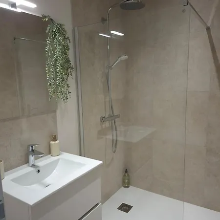 Appartement Avec Terrasse Proche Puy Coubon